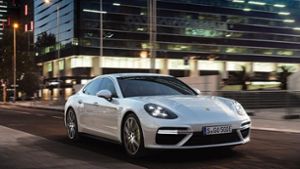 Den Sprint von 0 auf 100 km/h soll der 2,5 Tonnen schwere Porsche Panamera Turbo S E-Hybrid in 3,4 Sekunden absolvieren Foto: Porsche