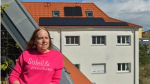 Antonia Reiter hat es durchgeboxt: Auf insgesamt drei Gebäuden befinden sich 178 Solarmodule. Foto: Lichtgut/Max Kovalenko