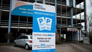 Seit Dezember 2023 weist die Beschilderung an den Stadtwerke-Parkplätzen deutlich auf die neue Regelung hin, die Kontrollen sind wohl deutlich engmaschiger. Foto: Eibner/Michael Memmler