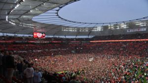 In Leverkusen kam es zuletzt zum Platzsturm. Foto: IMAGO/TEAM2