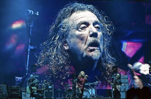 Robert Plant im Jahr 2015  bei einem Konzert in Sao Paolo Foto: dpa