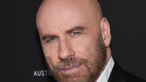 Seit rund fünf Jahren setzt John Travolta selbstbewusst auf Glatze. Foto: Charlie Steffens/AdMedia/ImageCollect
