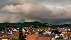 Eine Gewitterfront zieht über Neuffen im Kreis Esslingen auf. Foto: 7aktuell.de/Tim Schips