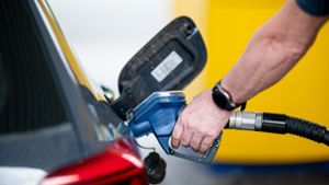 Die Benzinpreise sind vor Ostern erneut gestiegen (Symbolbild). Foto: Daniel Reinhardt/dpa