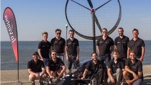 Das Team auf einem Damm im niederländischen Den Helder. Foto: Inventus