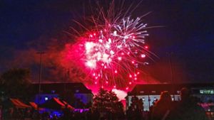 Die US-Army empfängt Besucherinnen und Besucher  zum US-Unabhängigkeitstag in Böblingen mit einem Feuerwerk. Foto: Stefanie Schlech/t