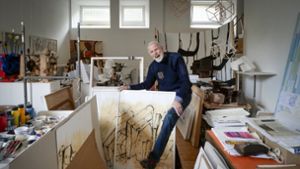 In Flacht ist der Maler und Bildhauer Fero Freymark inzwischen zu Hause. Sein Atelier ist bei der Ölmühle in Weissach. Foto: S/imon Granville