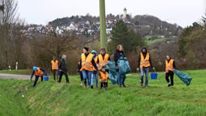 Freiwillige sammeln im gesamten Gerlinger     Stadtgebiet wilden    Müll. Foto: Jürgen Bach