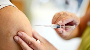 Seit dem 1. Oktober haben die Hausärzte das Impfen der Bevölkerung übernommen. Foto: Lichtgut/Max Kovalenko