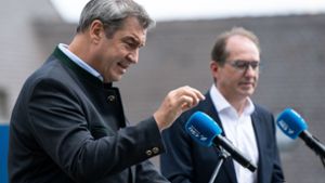 Bayerns Ministerpräsident Markus Söder (links) und Alexander Dobrindt (rechts), Vorsitzender der CSU Landesgruppe im Bundestag Foto: dpa/Sven Hoppe