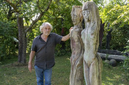 Horst Peter Schlotter in seinem „persönlichen Skulpturengarten“. Foto: /Jürgen Bach