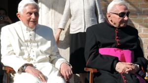 Die Brüder Joseph und Georg Ratzinger (rechts) Foto: dpa/Lena Klimkeit