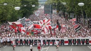 Die Karawane Cannstatt vor dem VfB-Spiel gegen Hannover. Foto: Pressefoto Baumann