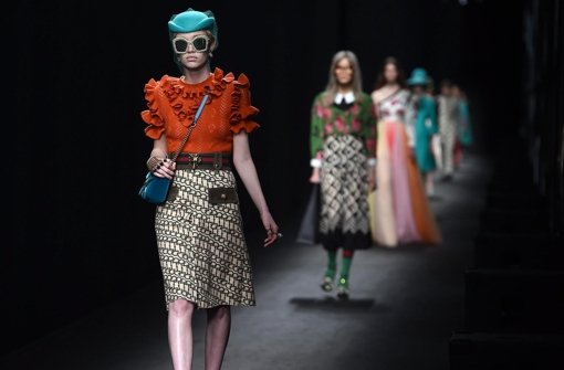 Gucci eröffnet die Fashion Week in Mailand mit nostalgischen Looks. Foto: dpa