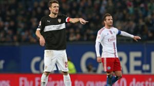Duell der Kapitäne: Gentner (li./VfB) gegen van der Vaart (HSV) Foto: Baumann
