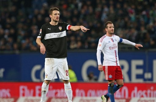 Duell der Kapitäne: Gentner (li./VfB) gegen van der Vaart (HSV) Foto: Baumann