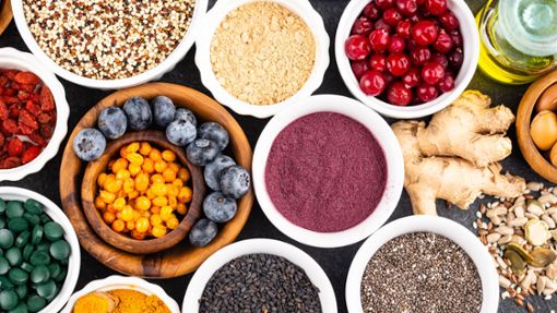Superfood wie Quinoa, Chia oder Acai stammt meist aus fernen Ländern. (Symbolfoto). Foto: IMAGO/Pond5 Images/IMAGO/xyuliafurmanx