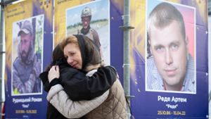 Trauer um die Opfer: Kiew erinnert an die Verteidiger des Asow-Stahlwerks. Foto: imago//Oleksii Chumachenko