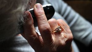 Opfer von Schockanrufen: Besonders ältere Menschen sind betroffen (Symbolbild). Foto: dpa/Karl-Josef Hildenbrand