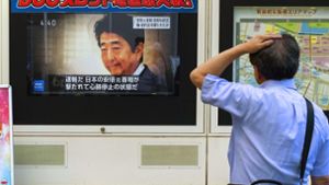 Das Entsetzen ist groß in Japan nach dem Mord an Shinzo Abe. Foto: AFP/CHARLY TRIBALLEAU