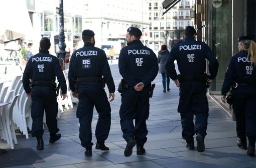 Polizeistreife in den Straßen Wiens: Österreich reagiert mit strikten Foto: dpa/Helmut Fohringer