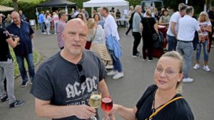 Viele der Gäste kamen bewusst nach Steinheim – wegen der regionalen Herkunft der Weine. Foto: Ralf Poller/Avanti