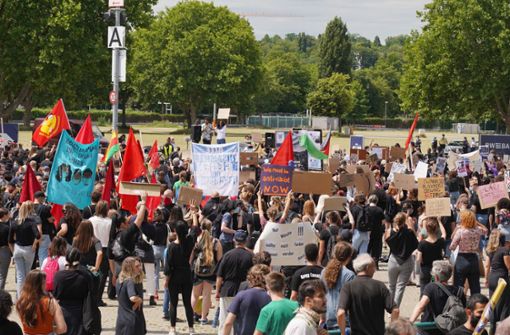 Bei der Anti-Rassismus-Demo auf dem Cannstatter Wasen blieb alles friedlich. Foto: Andreas Rosar/Fotoagentur-Stuttgart
