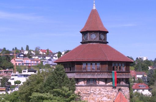 Der Dicke Turm der Esslinger Burg – im Kreis haben die Verstöße gegen die Eindämmung des Coronavirus zugenommen. Foto: SDMG//Friebe