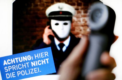 Die Polizei warnt und rät zur Vorsicht bei verdächtigen Telefonanrufen. Foto: Martin Gerten/dpa