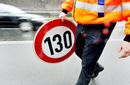 Die Grünen fordern wieder  generell 130 km/h auf allen Autobahnen. Foto: dpa/Marius Becker