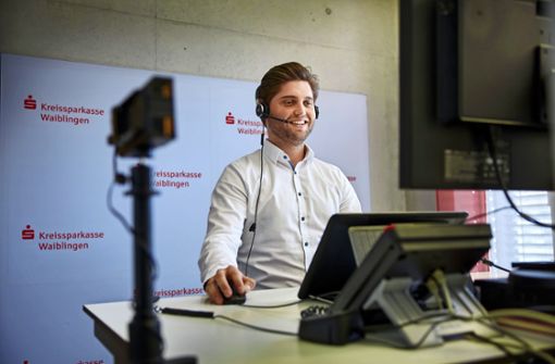 Maximilian Franz, der Leiter des digitalen Beratungscenters, in einem Videogespräch Foto: Gottfried Stoppel