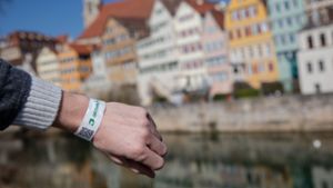 Ein digitales Tagesticket erhalten in Tübingen all jene, deren Coronatest negativ ausfiel. Foto: dpa/Christoph Schmidt