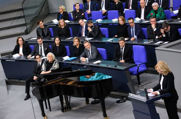 Gedenkstunde im Bundestag: Erstmals besonders queeren Opfern des Nationalsozialismus gedacht