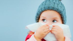 Infektionen, die bei  Erwachsenen und größeren Kindern nur leichte Erkältungssymptome hervorrufen, können bei Kleinkindern schwerwiegende Folgen haben. Foto: detailblick-foto - stock.adobe.com/Nicolas Armer