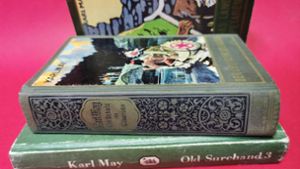 Karl Mays Bücher stehen noch immer in vielen Regalen. Die Debatte um Winnetou bringt viele Fans auf. Foto: imago images/Andre Lenthe Fotografie