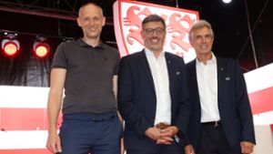 Das Präsidium des VfB Stuttgart mit Christian Riethmüller, Claus Vogt und Rainer Adrion (von links) zieht nach einem Jahr eine erste Bilanz seiner Arbeit. Foto: Baumann/Hansjürgen Britsch