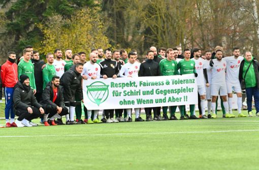 Die beiden Herrenberger Bezirksliga-Teams VfL und Türk SV riefen zu Respekt gegenüber Schiedsrichtern auf. Foto: /Kevin Schuon/KRZBB