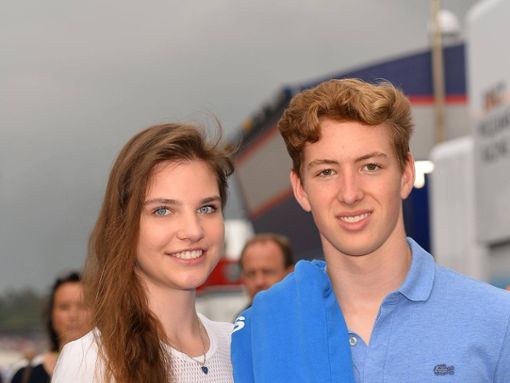 David Schumacher ist total glücklich mit Vivien Keszthelyi. Foto: imago/Newscom World