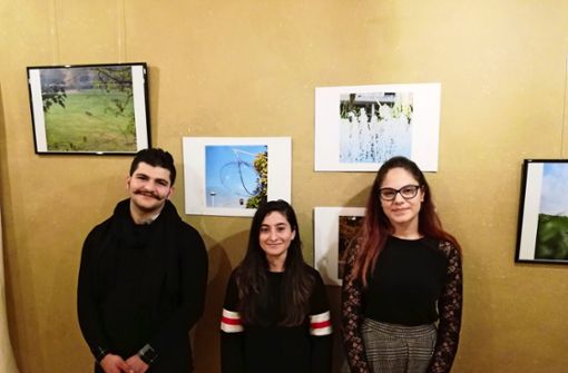 Mahmoud al-Saysed, Nasima Bakr und Andrea Stefania haben an der Werkstatt W4 teilgenommen und sich mit der  Wohnungsnot in Stuttgart befasst. Foto: Cedric Rehman