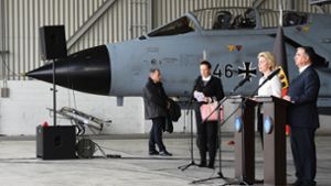 Techniker bereiten auf dem Luftwaffenstützpunkt Incirlik einen Tornadoflug vor. Foto: POOL