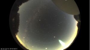 Rechts unten auf der Aufnahme sieht man den Lichtblitz des Meteoriten. Foto: Sternwarte Welzheim