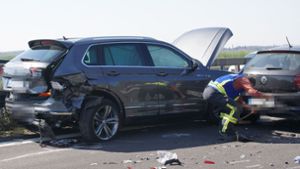 Auf der Autobahn 81 nahe Rottenburg am Neckar ereignete sich am Freitagvormittag ein schwerer Unfall. Foto: SDMG