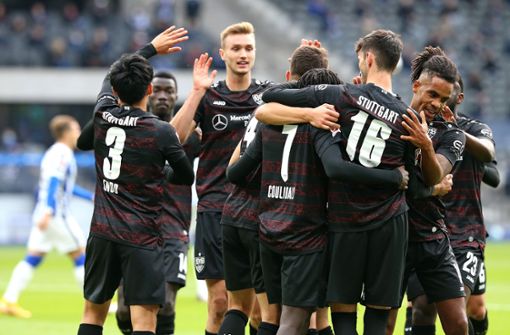 Aus den Gesichtern der VfB-Profis spricht die Freude über den 2:0-Auswärtssieg. Foto: Baumann
