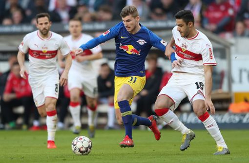 Timo Werner (RB Leipzig) gegen Ozan Kabak vom VfB Stuttgart. Foto: Bongarts