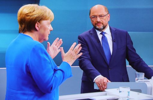 Der kritische Blick täuscht: SPD-Kanzlerkandidat Martin Schulz und Amtsinhaberin Angela Merkel gingen im TV-Duell sanft miteinander um. Foto: dpa