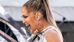 Jennifer Lopez reißt sich auf der Bühne die Haare aus