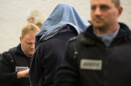 Der Angeklagte im Koffermord-Prozess vor dem Landgericht in Stuttgart. (Archivfoto) Der 42-Jährige bleibt bei seiner Verschwörungstheorie. Foto: dpa