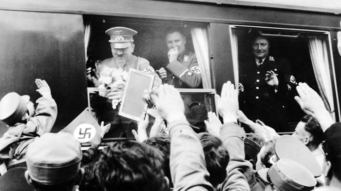 Buch  aus Kernen: Hitler und Werlin – eine ganz spezielle Freundschaft