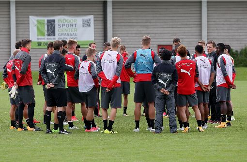 VfB-Trainer Hannes Wolf liegt eine Verbesserung der Trainingsbedingungen sehr am Herzen. Foto: Pressefoto Baumann