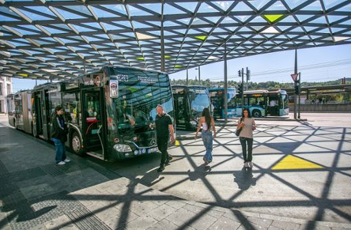 Busfahren soll attraktiver werden:  Der Kreis Esslingen will das Nahverkehrsangebot weiter ausbauen. Foto: Roberto Bulgrin